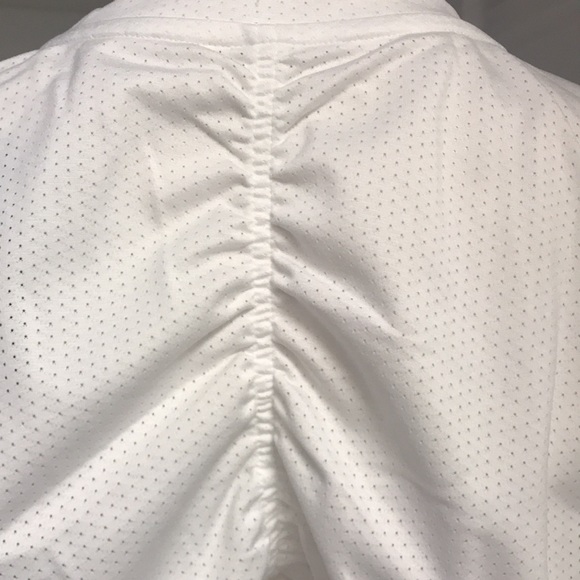 Under Armour Athletic/Athleisure Top, XL, NWT! - Picture 6 of 8